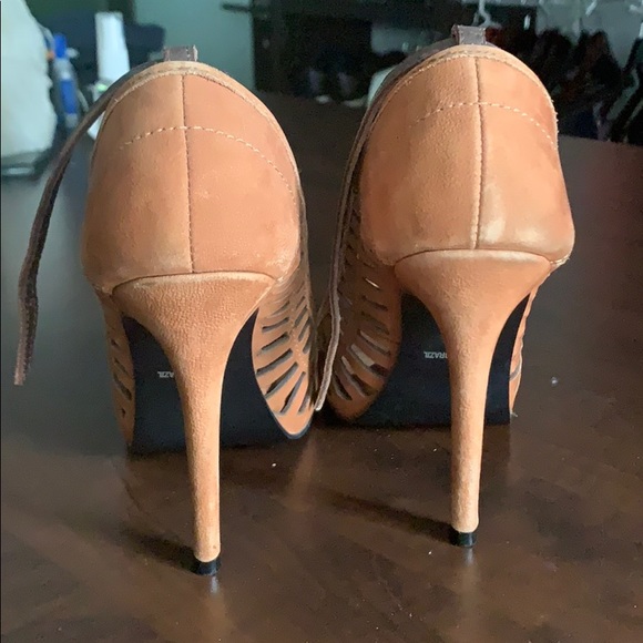 Beautiful Leather shoes. Add strap for more confort use. - Picture 5 of 5